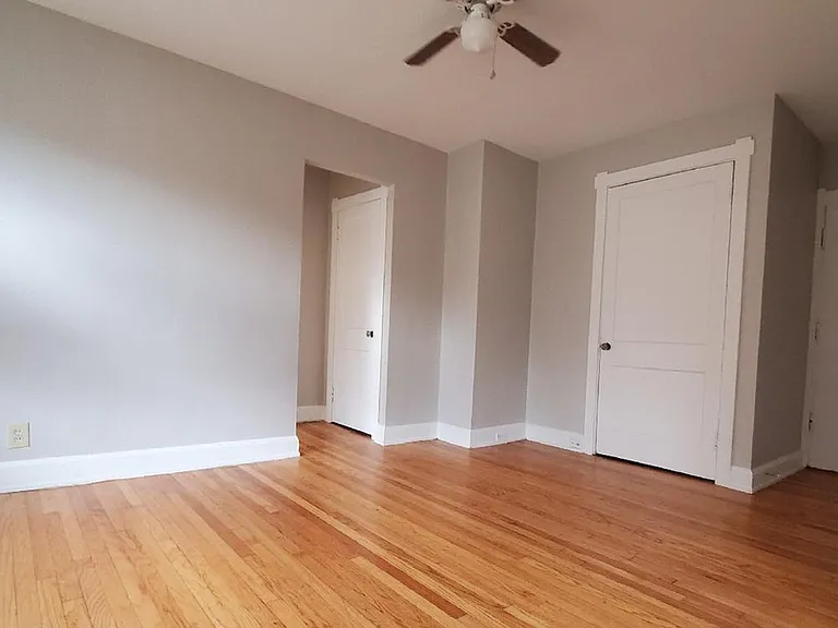 Tudor Court — Photo 18
