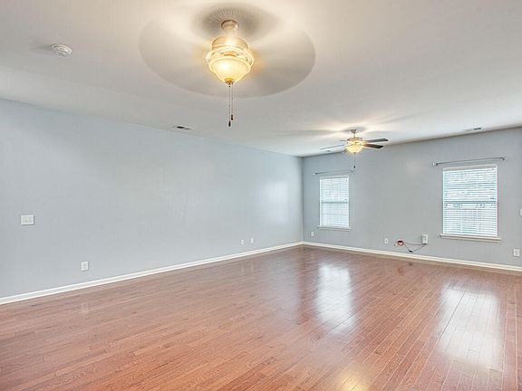 5th image of 196 Longford Dr