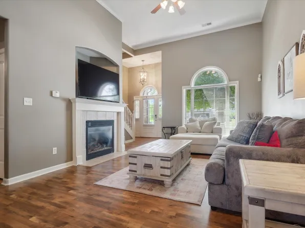 575 Cherokee Cir, Oakland, TN 38060