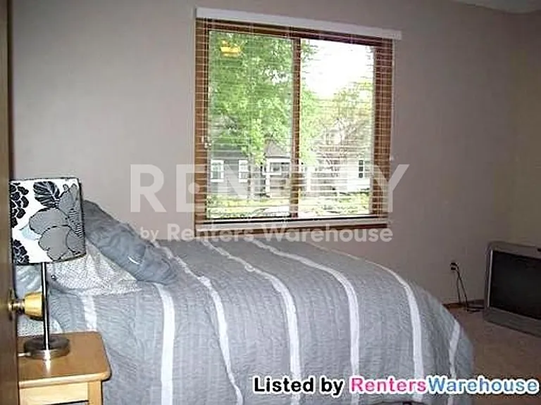 3351 Grimes Ave N — Photo 9