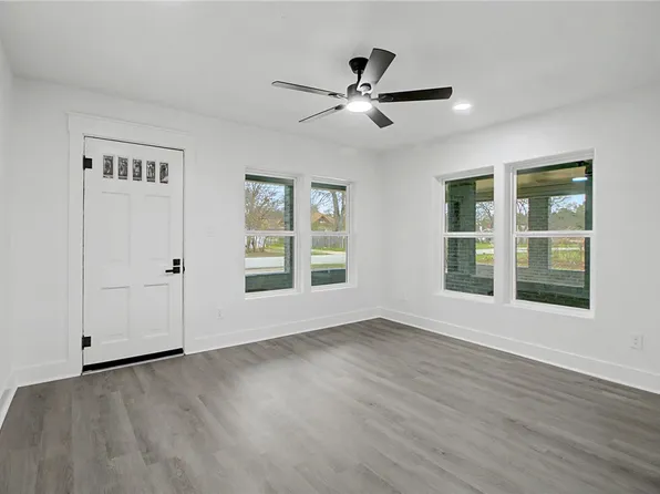 902 Post Oak St, Hearne, TX 77859