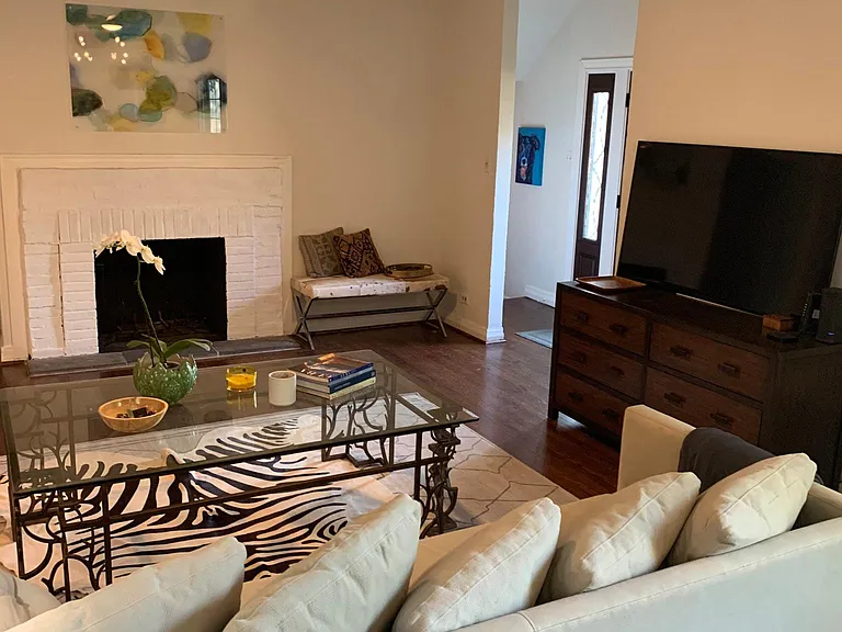 2817 Lovers Ln — Photo 6