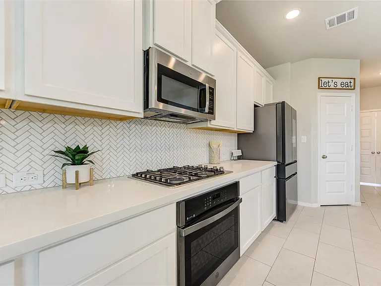 7735 Wrightwood Dr — Photo 6