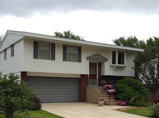 713 Geneva Ave, Romeoville, IL 60446