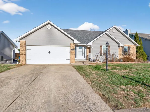 1040 Apricot Dr, Saint Charles, MO 63301