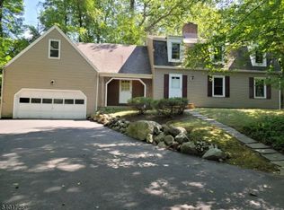42 Round Hill Rd, Kinnelon, NJ 07405