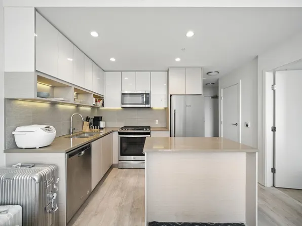 8850 University Cres #418, Burnaby, BC V5A 0C8