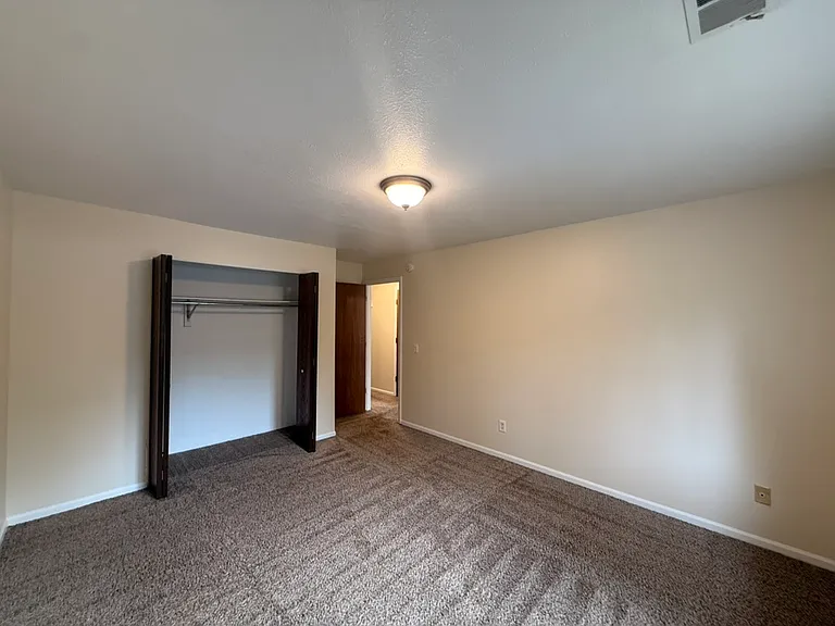 725 Keenway Cir #C — Photo 11