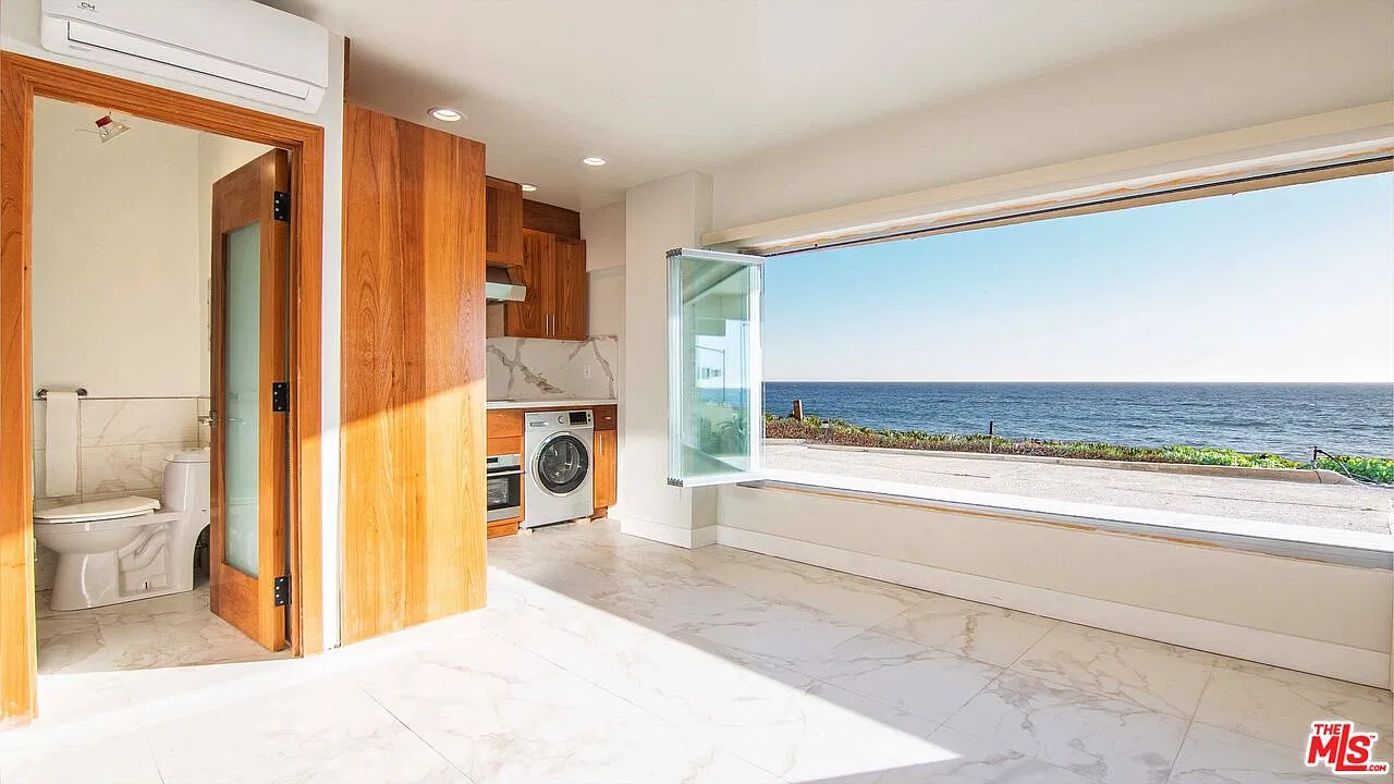 1 bed, 1.0 bath, 374 sqft, $3,995 — Photo 3