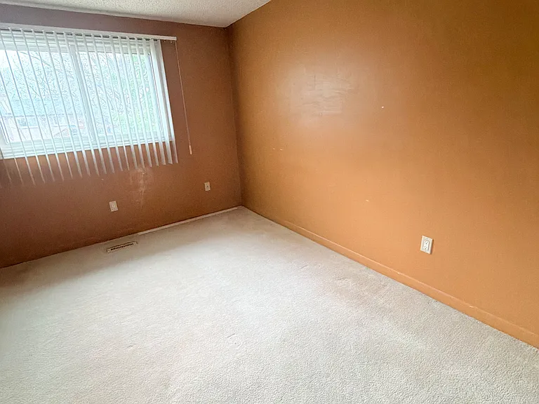 245 Heritage Dr — Photo 13