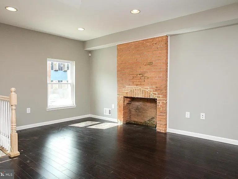 231 N Chester St — Photo 12