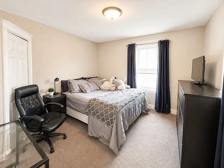 112 Willis Ave — Photo 1