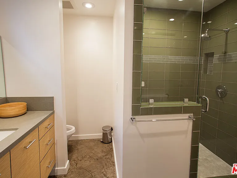 1409 Lachman Ln — Photo 38