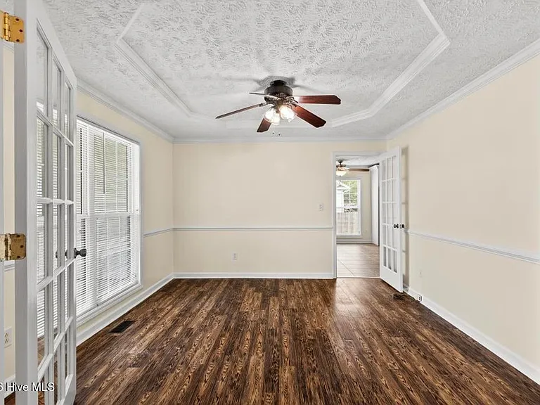 103 Richmond Dr — Photo 4
