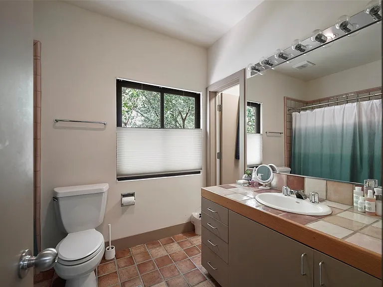 2225 Bolsover St — Photo 28