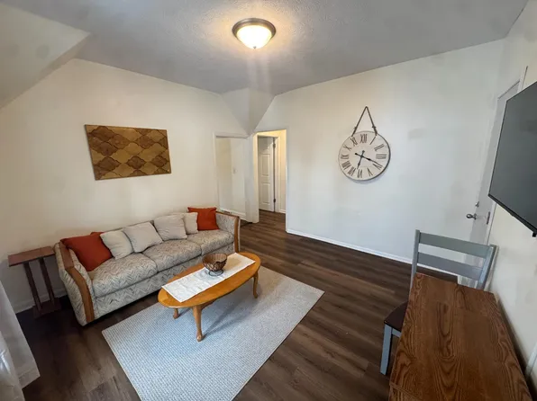 622 E Locust St APT 4, Bloomington, IL 61701