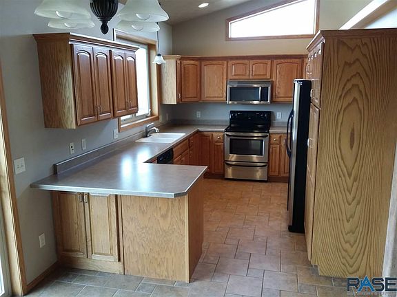4th image of 7709 S Hughes Ave