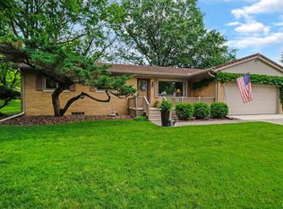 618 W Timber Ridge Dr, Peoria, IL 61615