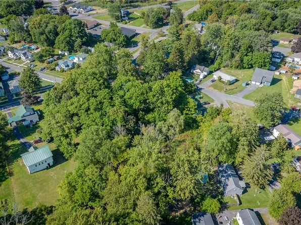 Sandra Dr #11, Phoenix, NY 13135