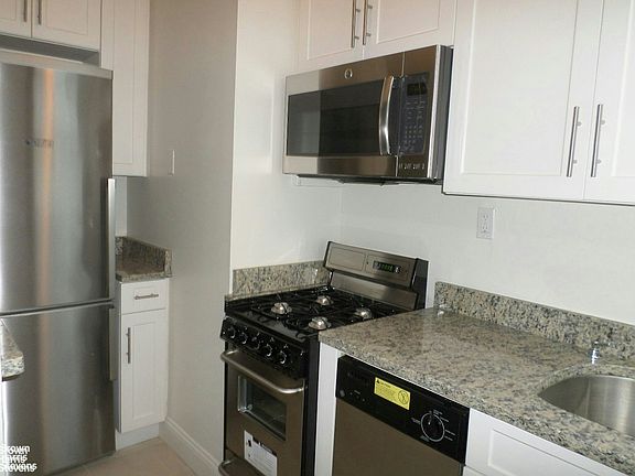 4th image of 160 Front St APT 6B