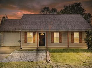 1042 Waterford Cir, Clarksville, TN 37040