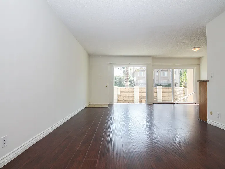 12231 Moorpark St — Photo 2