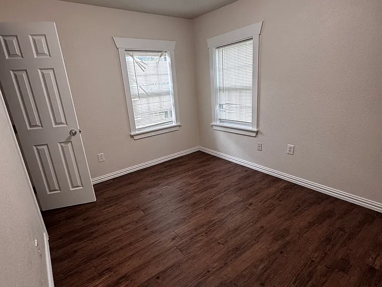 640 W Columbia Dr — Photo 5