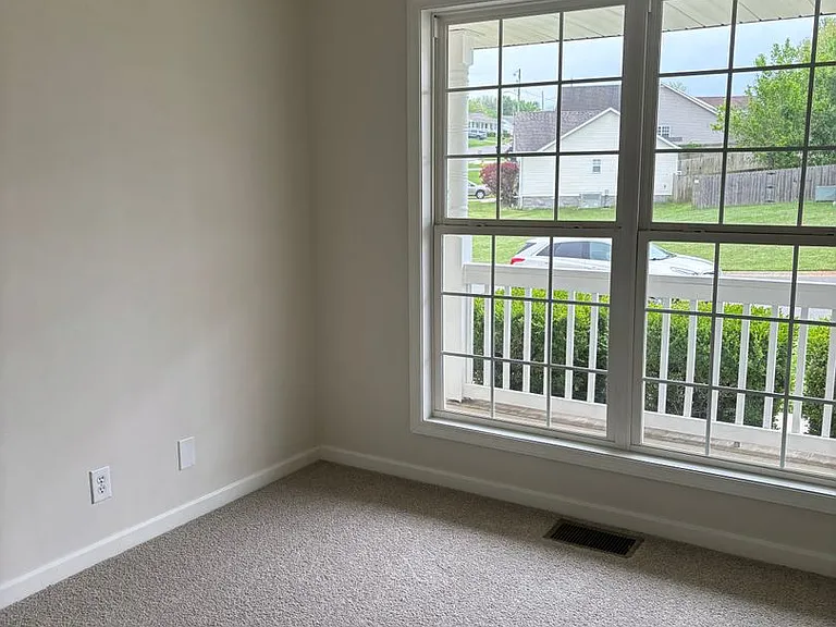 2863 Rome Ln — Photo 15