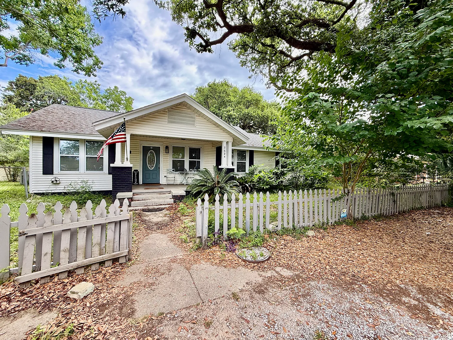 Furnished Pensacola 4 Bedroom — Photo 1
