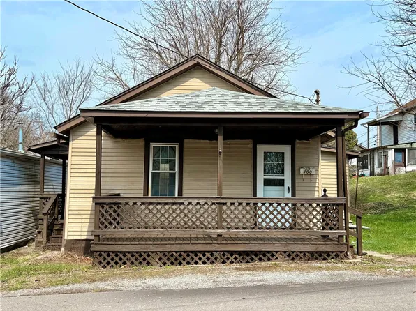 100 Knoll Ave, Ellwood City, PA 16117