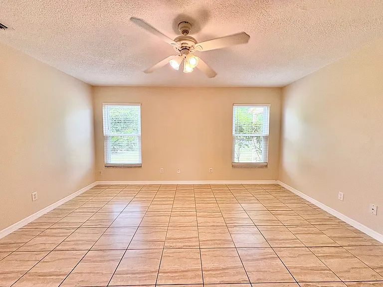 2813 Rolling Broak Dr — Photo 16