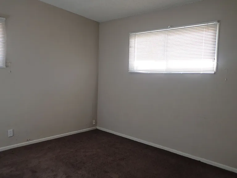 229 Kasmir St — Photo 5