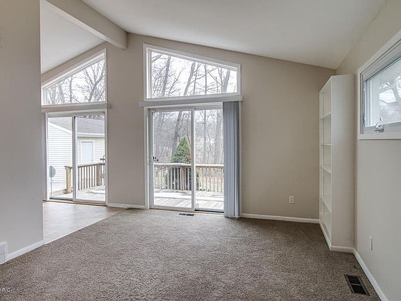3rd image of 302 Morningside Dr