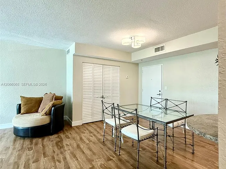 7501 E Treasure Dr #3H — Photo 9