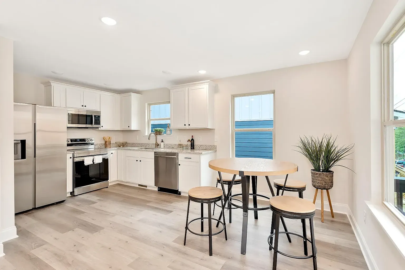 3 bed, 2.5 bath, 1255 sqft, $2,095 — Photo 4