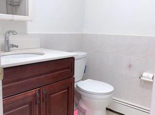 14441 25th Rd #1, Flushing, NY 11354