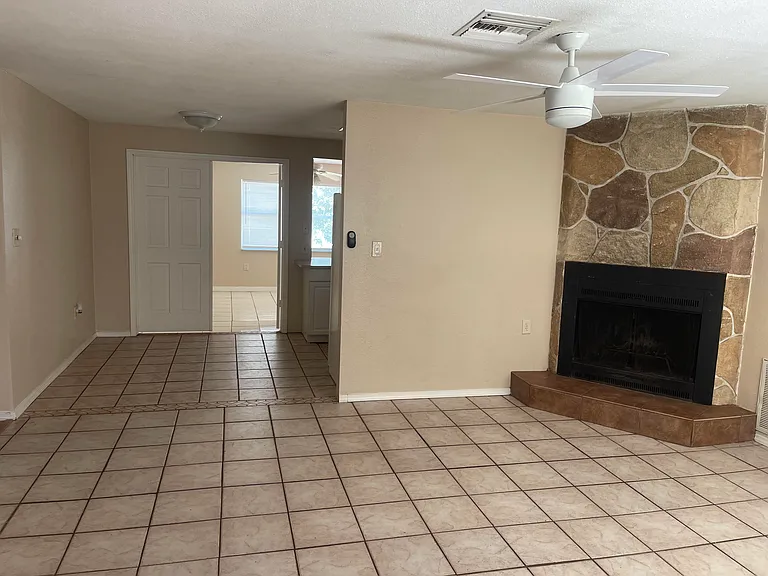 5633 Auld Ln — Photo 4