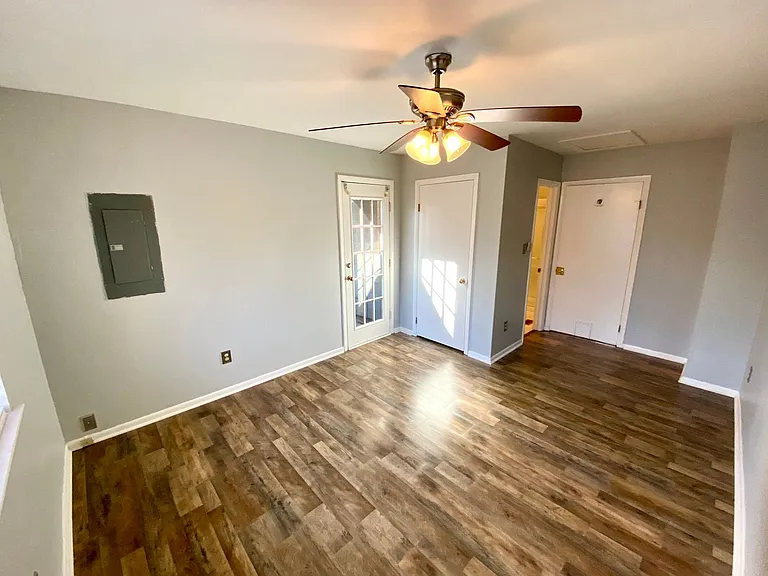 1116 N Green Dr — Photo 16