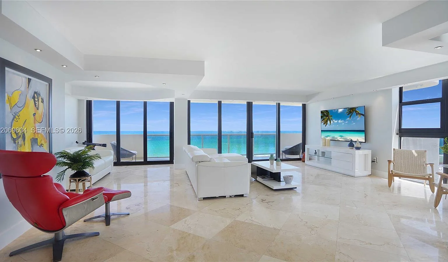 Lexcellence Condo — Photo 2