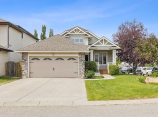48 E Rockywood Cir NW, Calgary, AB T3G 5W2
