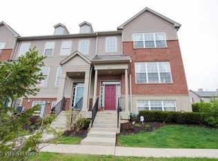 423 Station Park Cir, Grayslake, IL 60030