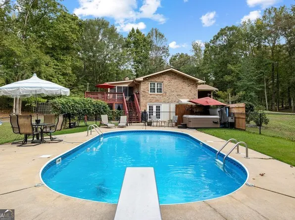 131 Cannongate Cir, Sharpsburg, GA 30277