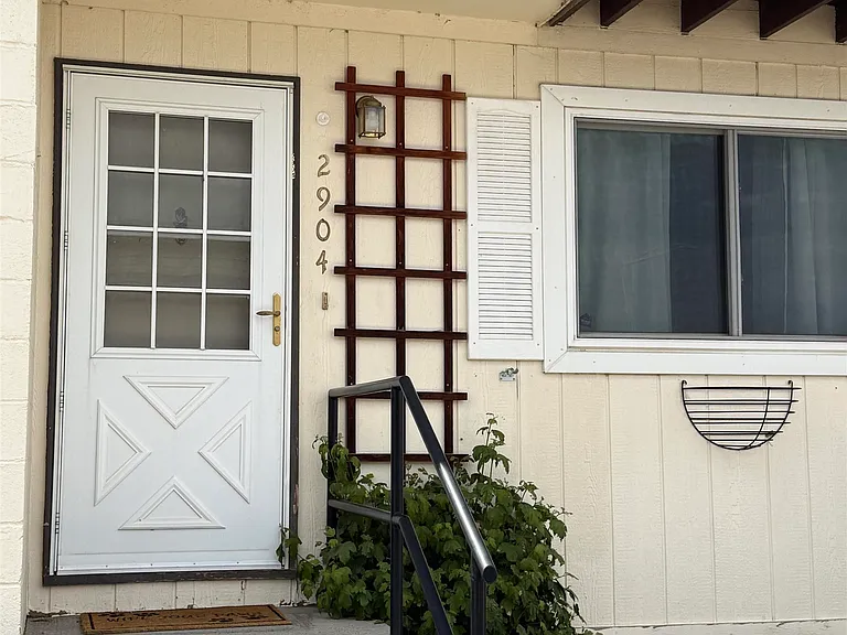 2904 Sheridan Ave — Photo 1