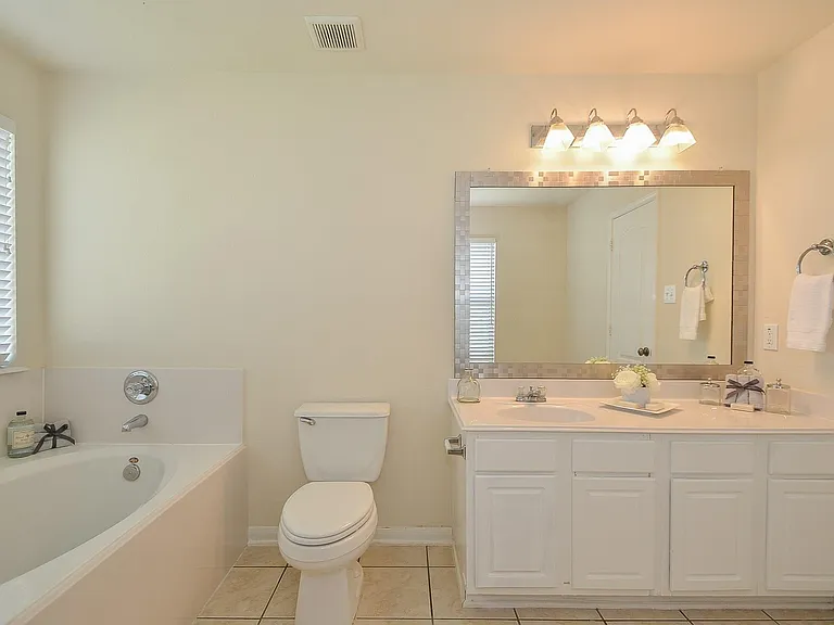 2410 Crossmill Ln — Photo 31