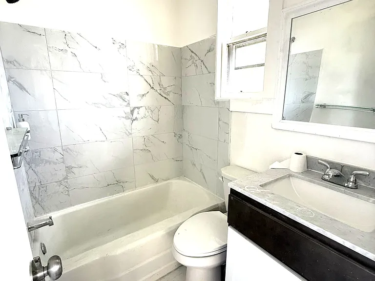 328 Green St #2 — Photo 8