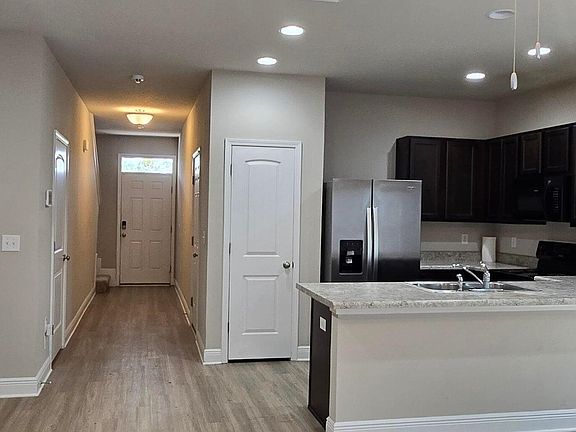 3rd image of 5837 Bay Pl
