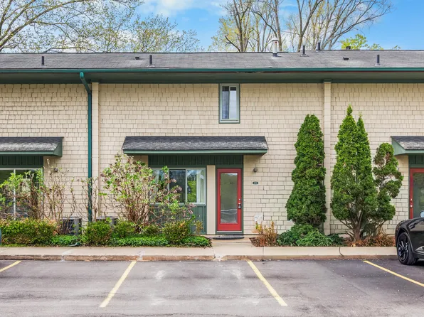 1795 Hideaway Ln, Ann Arbor, MI 48105