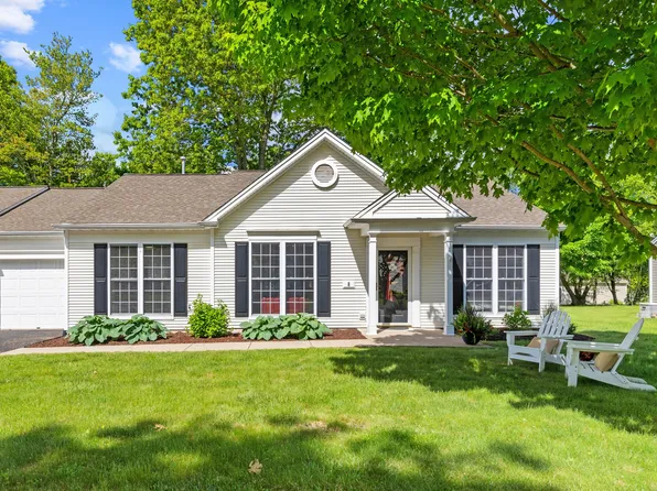 8 Cypress Way, Waterford, CT 06385