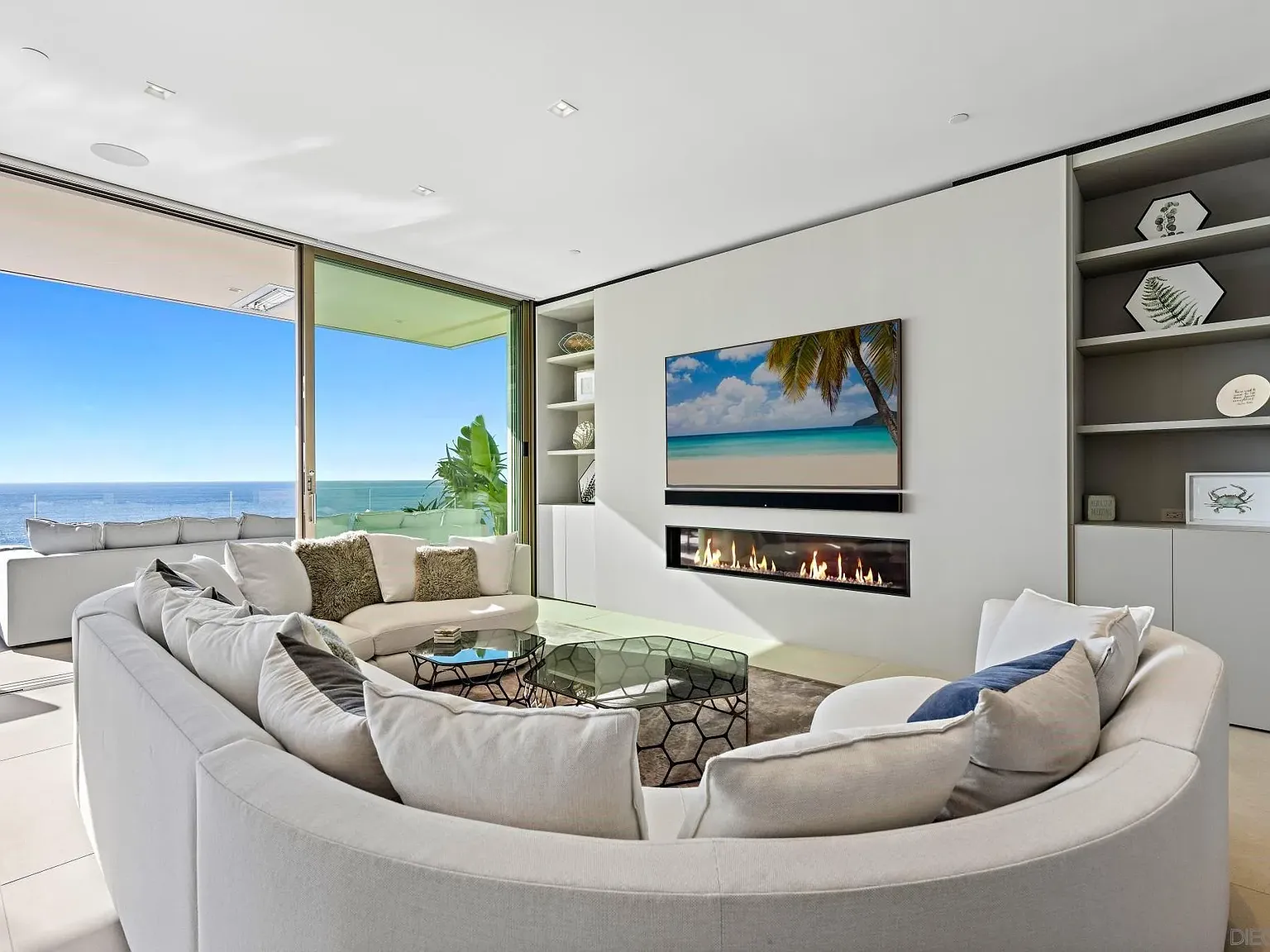 4 bed, 5.5 bath, 4007 sqft, $35,000 — Photo 3