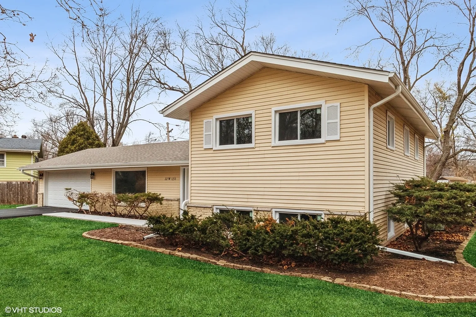 22W650 Arbor Ln photo 1